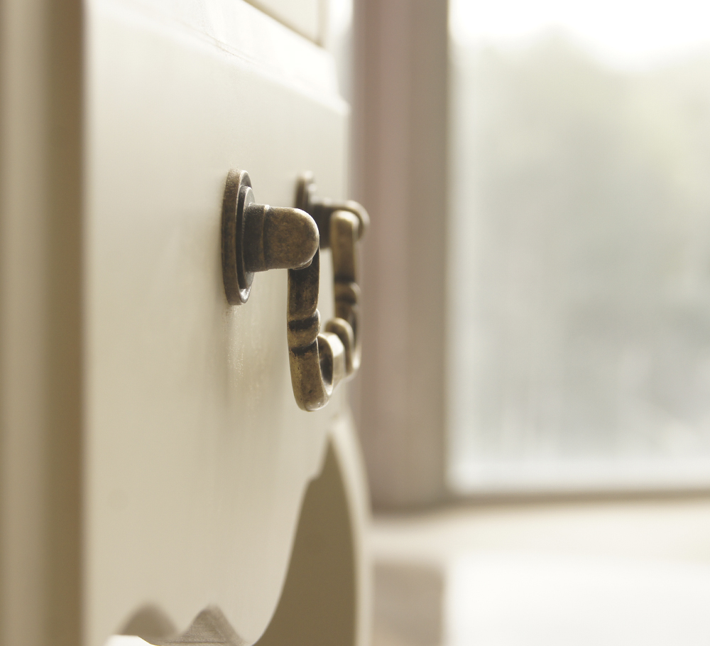 Тумба с ящиком из дерева "Leontina" с открытой полкой